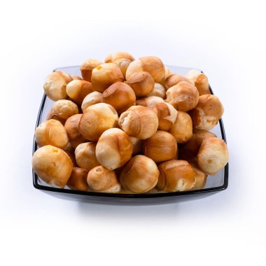 Beyaz arka planda tütsülenmiş peynir fıçısı. İzole edilmiş şekilde kapatın. Yüksek kalite fotoğraf