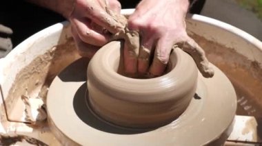 Potter iş yerinde. Yakın çekim. Yüksek kalite 4k görüntü