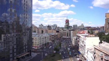 Uçuş şehir merkezini yukarıda. Hava video. Kiev. Ukrayna