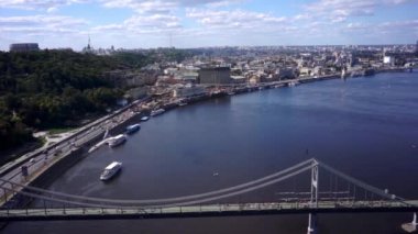 Havadan görünümü. nehir dnepr üzerinde köprü. Kiev. Ukrayna