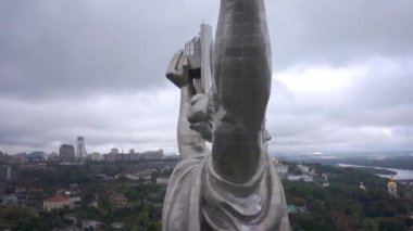 Havadan görünümü. Dünya Savaşı II anıtı. Şehrin havadan görünümü