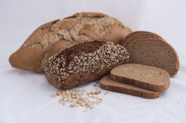 Organik ekmek dilimleri kesmek spelt