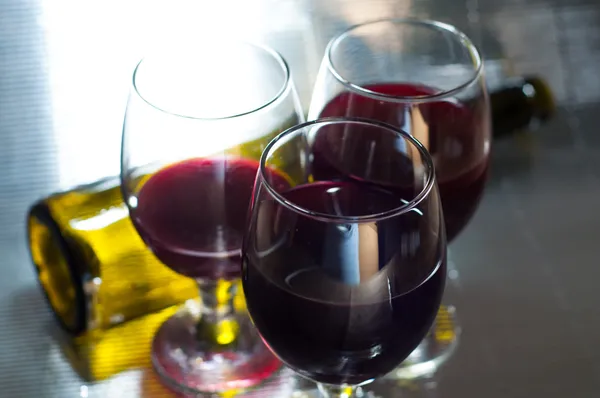 Vins et verres à vin, Bouteille de vin — Photo