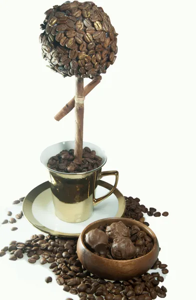 一杯咖啡和巧克力上白色孤立 — 图库照片