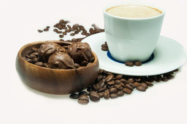 Eine Tasse Kaffee und Schokolade — Stockfoto