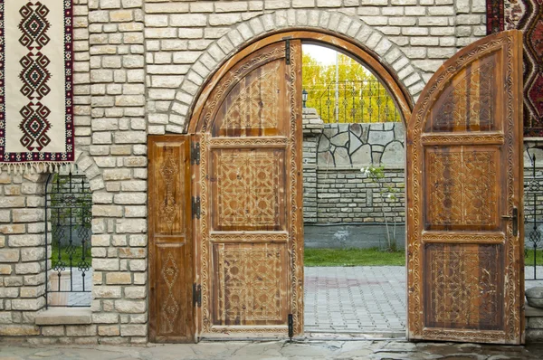 Drzwi drewniane — Zdjęcie stockowe
