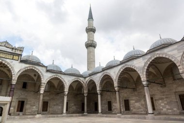 Sultanahmet Camii, İstanbul 'un ilk camii. İslam ve dünya mimarisinin olağanüstü bir örneği olarak kabul edilir..