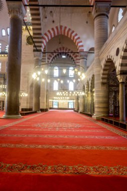 Sultanahmet Camii, İstanbul 'un ilk camii. İslam ve dünya mimarisinin olağanüstü bir örneği olarak kabul edilir..