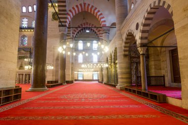 Sultanahmet Camii, İstanbul 'un ilk camii. İslam ve dünya mimarisinin olağanüstü bir örneği olarak kabul edilir..