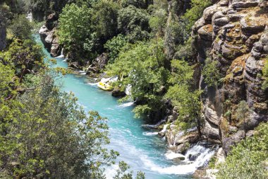Antikkoy Selge 'deki dağ nehri. Fotoğraf Türkiye gezisinde çekilmişti. Akdeniz Antalya Eyaleti