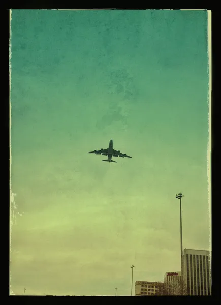 Gökyüzünde bir uçak