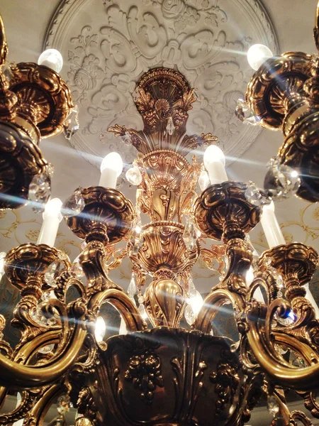 Bielorrusia. Presidente Palace. Chandelier primer plano — Foto de Stock