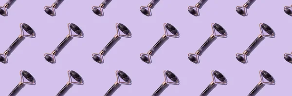 Банер Зроблений Масажем Обличчя Аметист Гуа Ролик Модному Фіолетовому Фоні — стокове фото