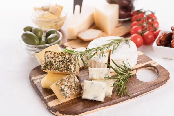 Wooden Cheese Board Selection Cheeses Served Together Olives Cherry Tomatoes — Stock Photo, Image