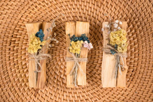 Top View Palo Santo Sticks Bouquets Dried Flowers Natural Straw — Stock Photo, Image