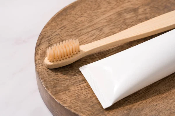 Natural Bamboo Toothbrush Tube Organic Mineral Toothpaste Wooden Tray White — Stock Photo, Image