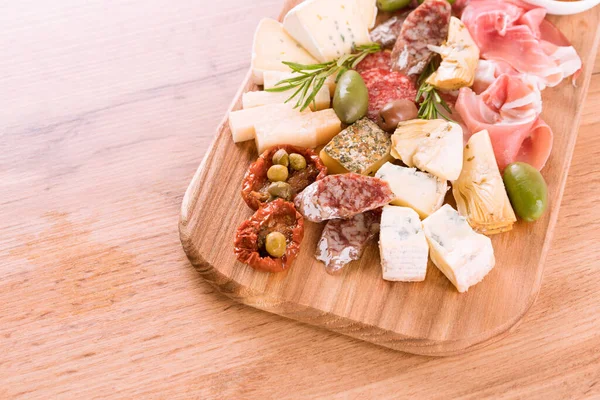 Wooden Serving Board Traditional Italian Antipasti Assortment Cheeses Sausages Served — Stock Photo, Image