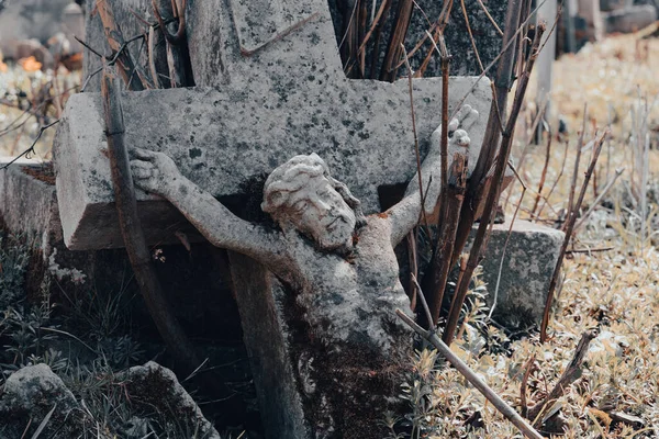 Toppled Stone Crucifix Broken Gravestone Abandoned Ancient Cemetery Mystery Halloween — Stock Photo, Image