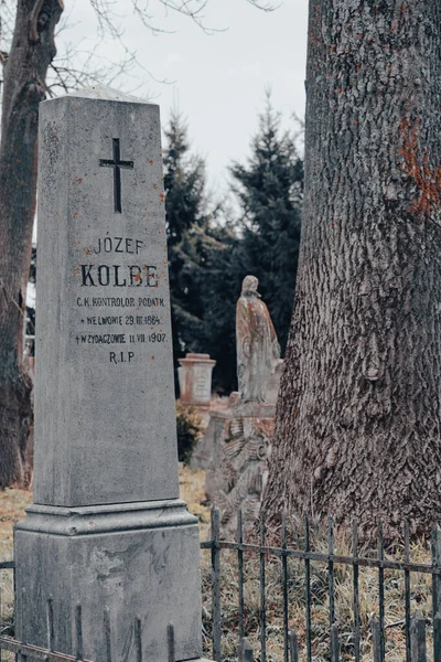 Antiguas Lápidas Antiguo Cementerio Abandonado Concepto Misterio Espiritualismo Enfoque Selectivo —  Fotos de Stock