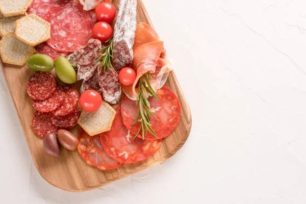 Wooden Charcuterie Board Different Types Sausages Salami Bresaola Proscuitto Served — Stock Photo, Image