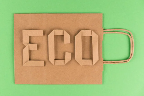 Eco Kraft Papier Recyclingbeutel Mit Papierbuchstaben Wort Eco Auf Grünem — Stockfoto