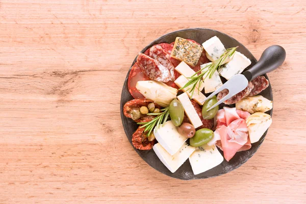 Italian Antipasti Plate Variety Cheeses Sausages Served Sun Dried Tomatoes — Stock Photo, Image