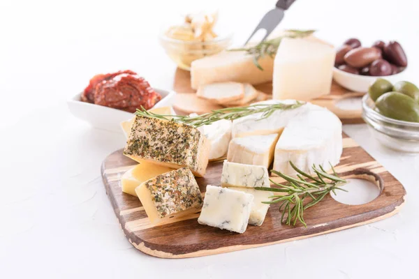 Cheese Board Selection Cheeses Served Olives Sun Dried Tomatoes Herbs — Stock Photo, Image