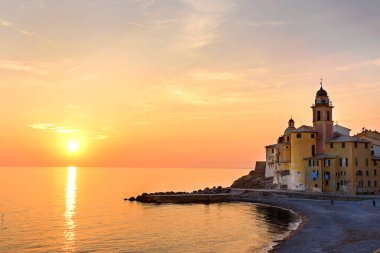 Camogli, Liguria, İtalya 'da günbatımı saati