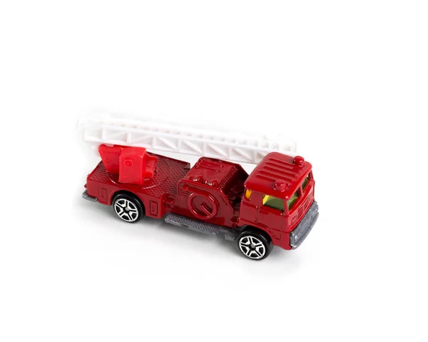Vermelho caminhão de bombeiros brinquedo no fundo branco — Fotografia de Stock