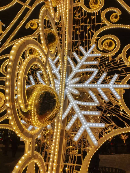 Guirlandas de Natal para o feriado. Lâmpadas. Imagens De Bancos De Imagens