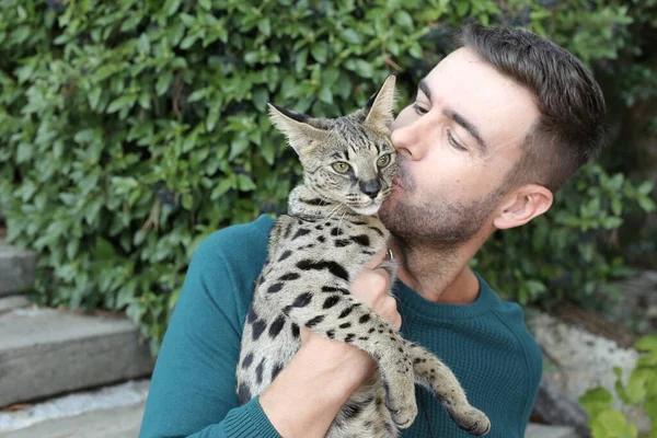 Nahaufnahme Porträt Eines Hübschen Jungen Mannes Mit Seiner Schönen Katze — Stockfoto