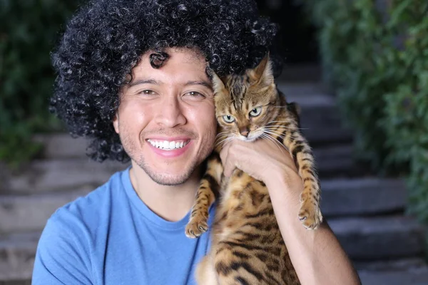 Close Retrato Belo Jovem Feliz Com Seu Belo Gato Livre — Fotografia de Stock