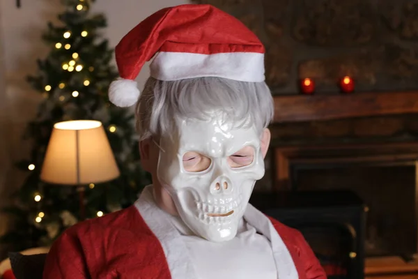 Portrait Personne Costume Père Noël Masque Crâne Intérieur — Photo