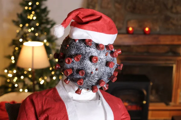 Portrait Personne Costume Père Noël Avec Masque Virus Corona Intérieur — Photo