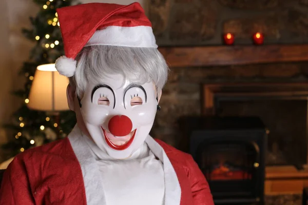 Portrait Personne Costume Père Noël Masque Clown Intérieur — Photo