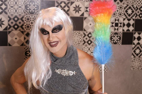 가발을 집에서 장식을 트랜스젠더 여성의 — 스톡 사진