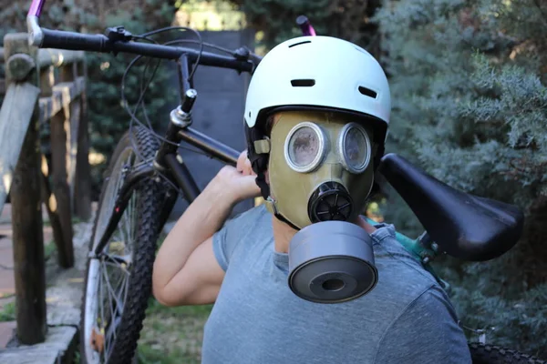 Portrait Handsome Young Man Helmet Gas Mask Bicycle Nature — Foto Stock
