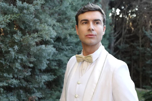 Nahaufnahme Porträt Eines Hübschen Jungen Mannes Eleganten Weißen Anzug Freien — Stockfoto