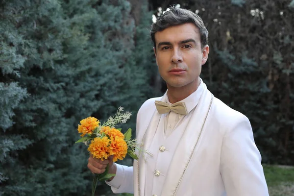 Nahaufnahme Porträt Eines Hübschen Jungen Mannes Eleganten Weißen Anzug Mit — Stockfoto