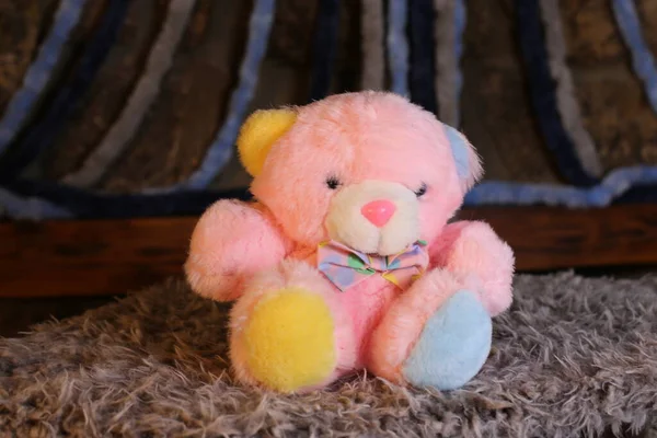 Крупним Планом Знімок Рожевого Плюшевого Ведмедика Яка Іграшка — стокове фото
