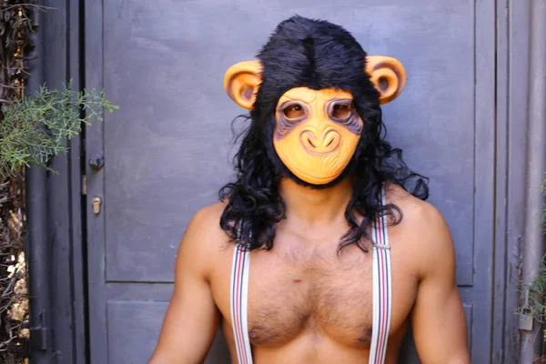 Maymun Maskeli Adamın Yakın Plan Portresi — Stok fotoğraf