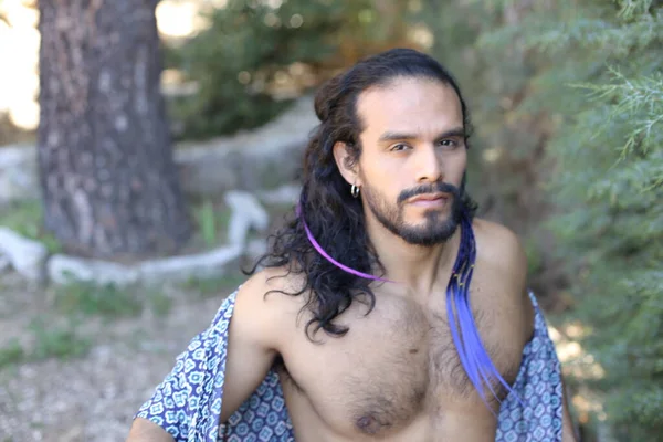 Primer Plano Retrato Guapo Sin Camisa Joven Con Camisa Colores —  Fotos de Stock