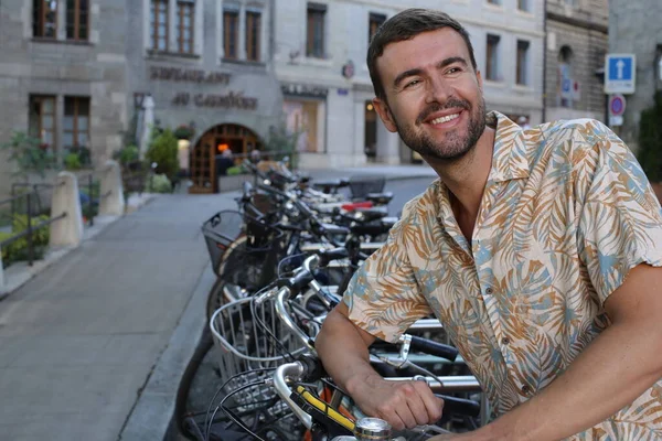 Close Portret Van Knappe Jongeman Fiets Parkeren Stad Straat — Stockfoto