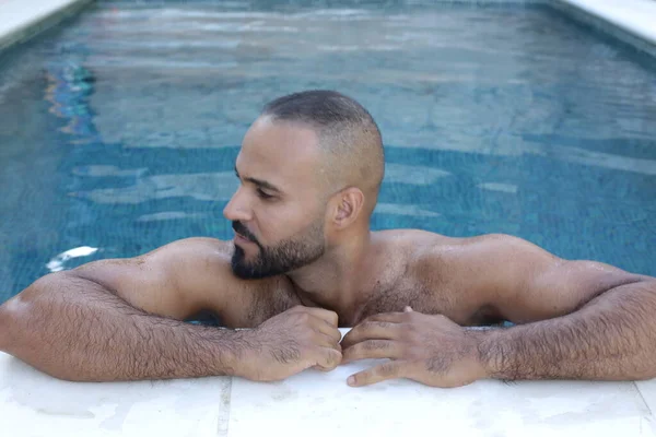 Primer Plano Retrato Joven Guapo Relajándose Piscina —  Fotos de Stock