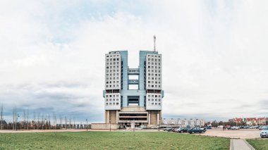 Kalininingrad 'daki Sovyetler Evi. Sovyet modernizminin mimari tarzında terk edilmiş bir bina.