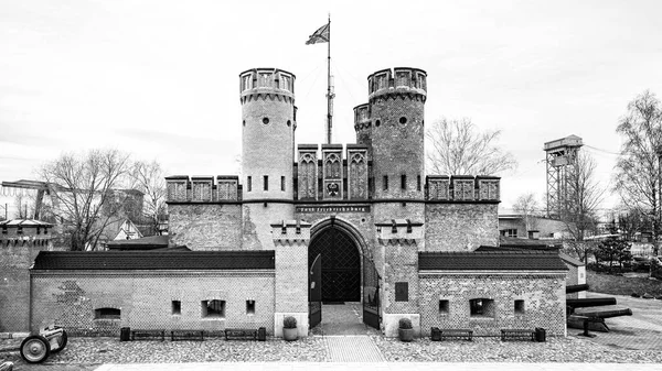 カリーニングラードのフォート・フリードリヒスブルクのレンガ造りの要塞、黒と白の写真 ロイヤリティフリーのストック画像