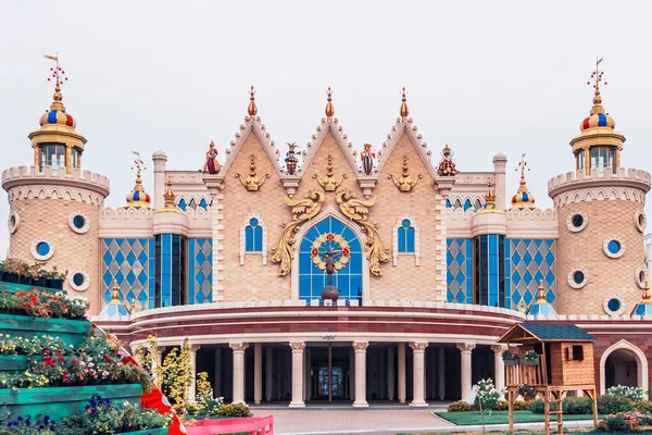 Tatar State Puppet Theater Ekiyat, facade of the building, like a fairy palace — Stock Photo, Image