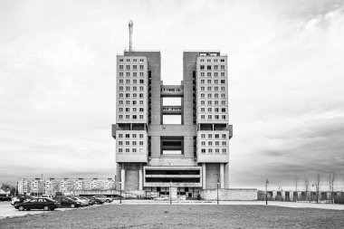 Kalininingrad 'daki Sovyetler Evi. Sovyet modernizminin mimari tarzında terk edilmiş bir bina.