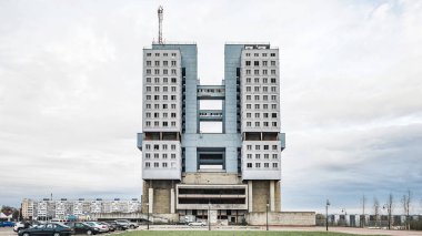 Kalininingrad 'daki Sovyetler Evi. Sovyet modernizminin mimari tarzında terk edilmiş bir bina.