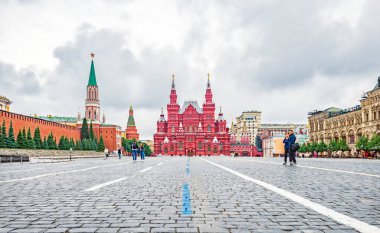 Moskova, Rusya - 27 Mayıs 2021: Devlet Tarihi Müzesi ve Kremlin Kızıl Meydanı